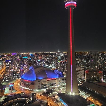 Two Bd Cn Tower And Lake Ontario View Toronto Exterior photo