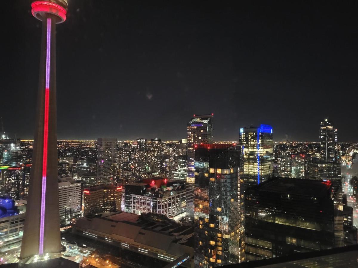 Two Bd Cn Tower And Lake Ontario View Toronto Exterior photo
