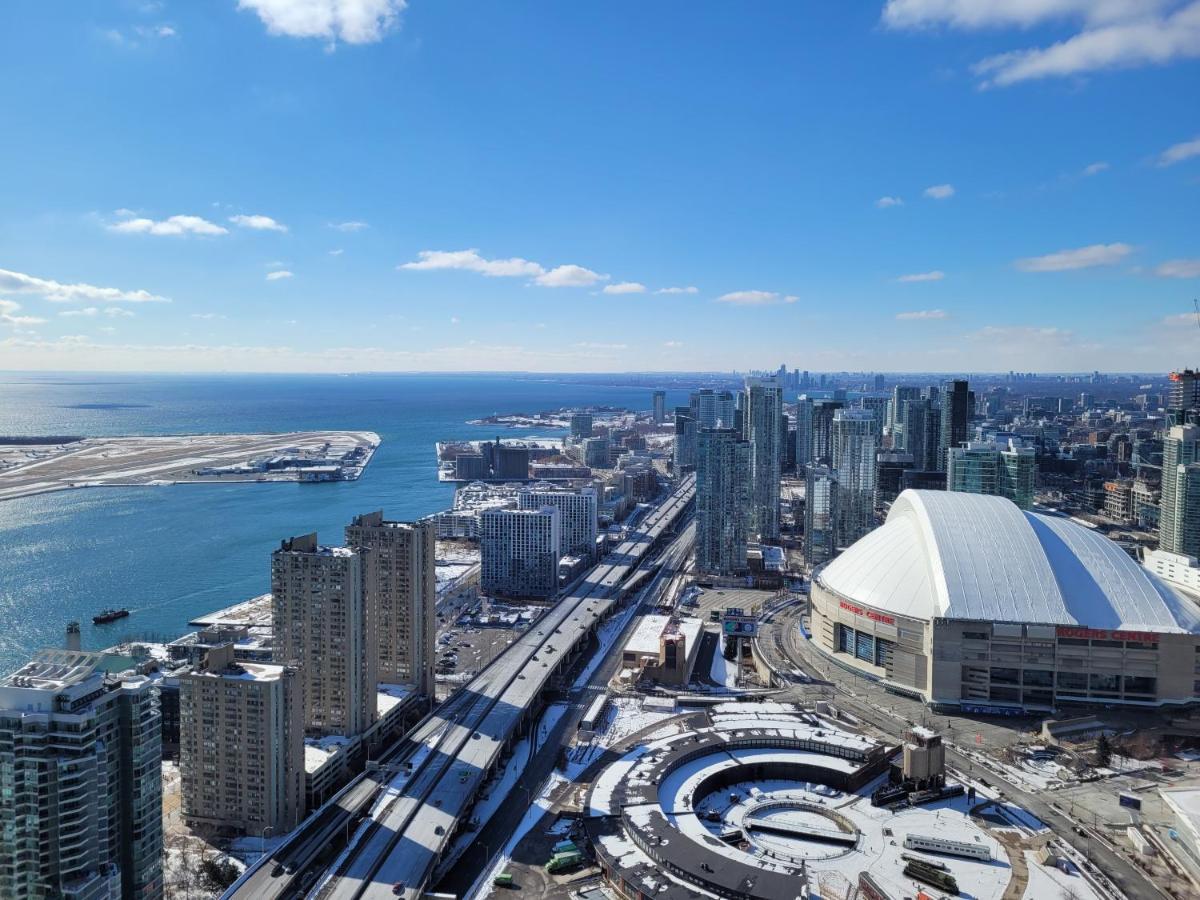 Two Bd Cn Tower And Lake Ontario View Toronto Exterior photo